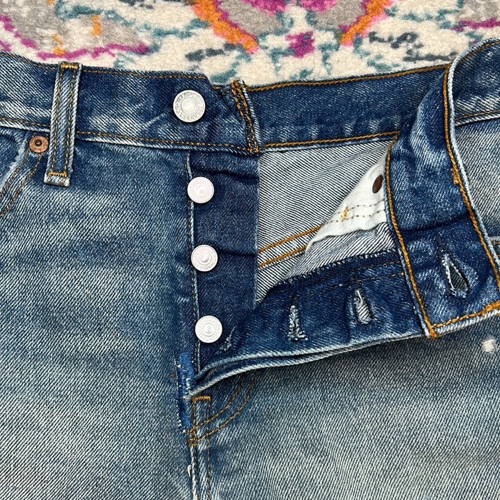 Levis High Rise Wedgie Fit Jean Shorts NWT Size 28 - Picture 13 of 16